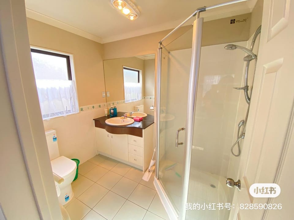 Shower, Toilet