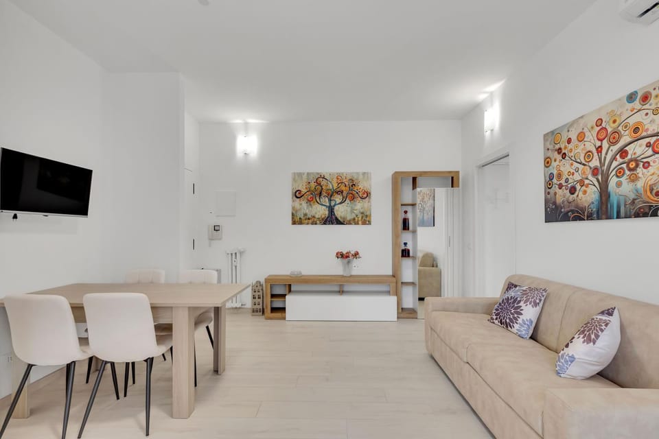 Communal lounge/ TV room, Living room, Dining area, air conditioner