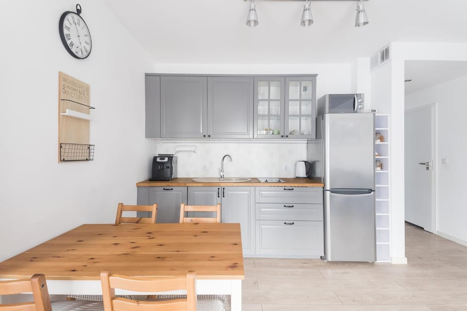 Kitchen or kitchenette, Dining area, dishwasher, stove