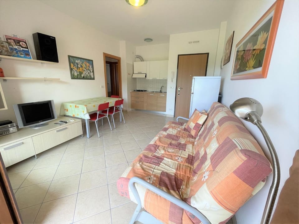 Communal lounge/ TV room, TV and multimedia, Living room, Decorative detail
