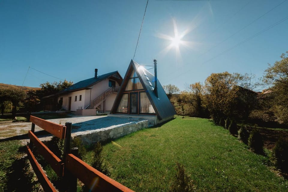 Property building, Day, Natural landscape, Garden, Garden view