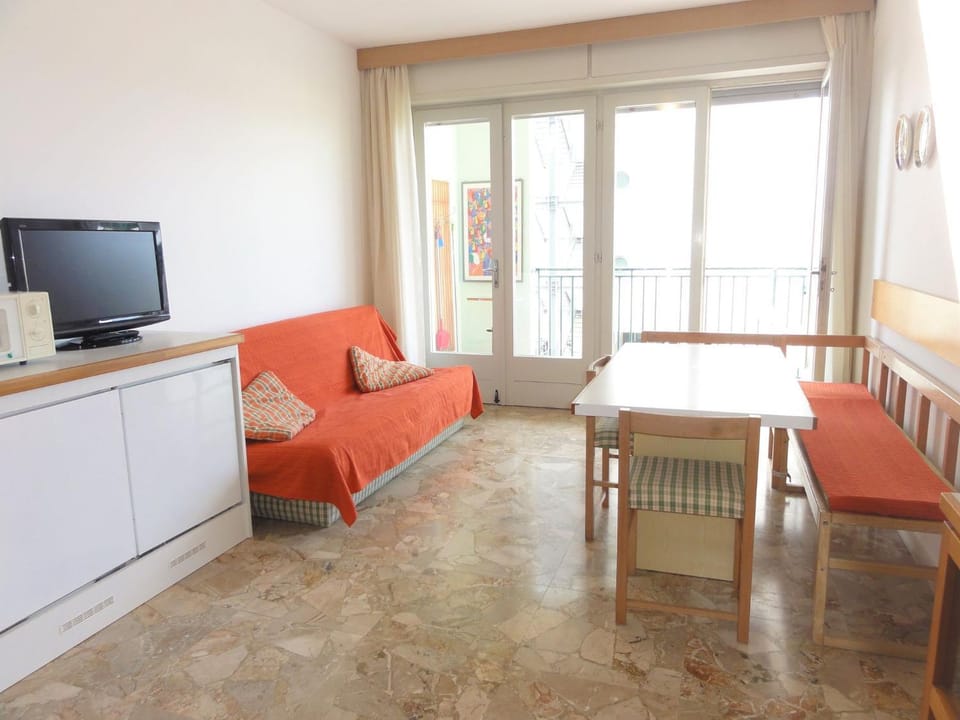 Communal lounge/ TV room, TV and multimedia, Living room