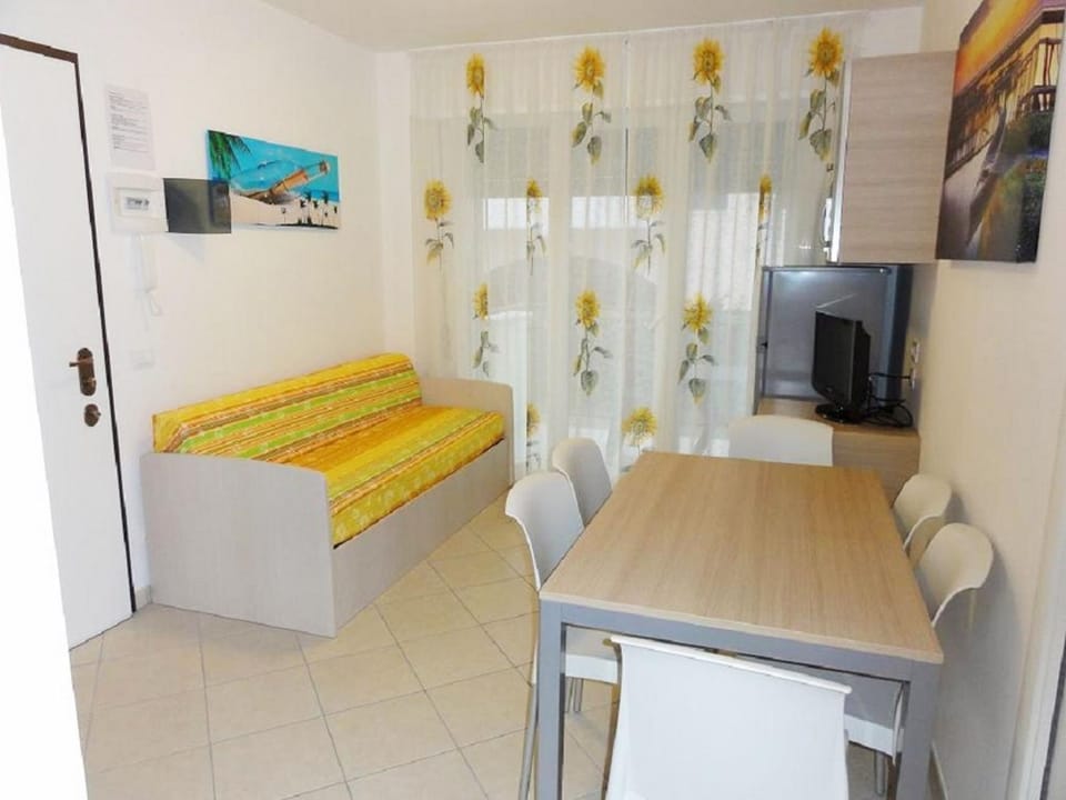 Communal lounge/ TV room, TV and multimedia, Living room
