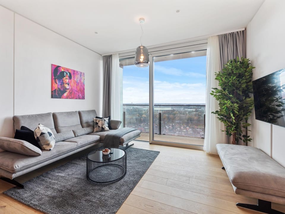 TV and multimedia, View (from property/room), Living room, Seating area
