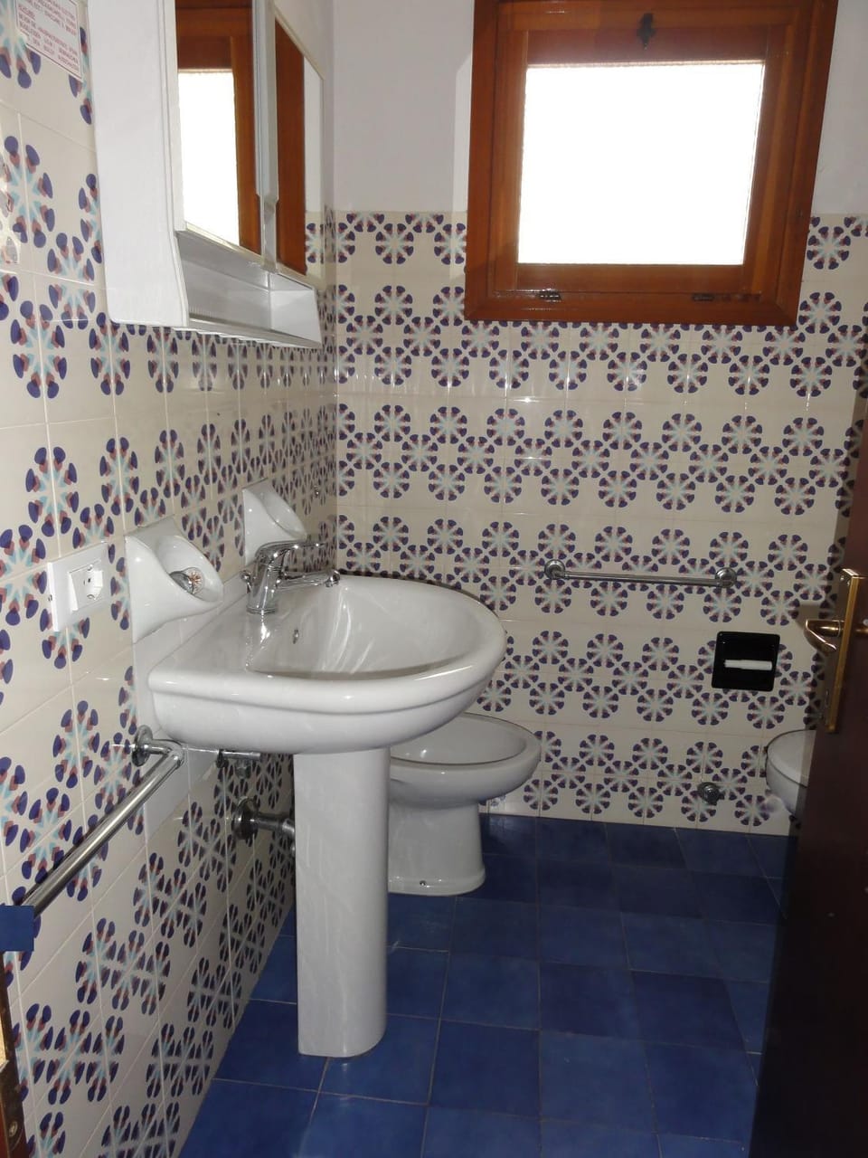 Bathroom, bidet
