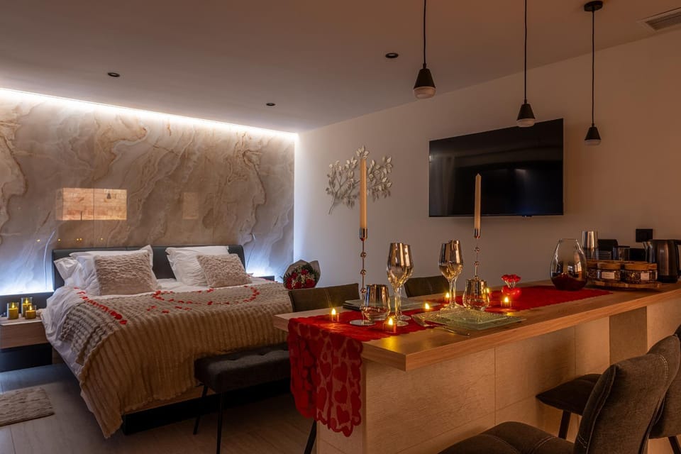 TV and multimedia, Photo of the whole room, Bedroom