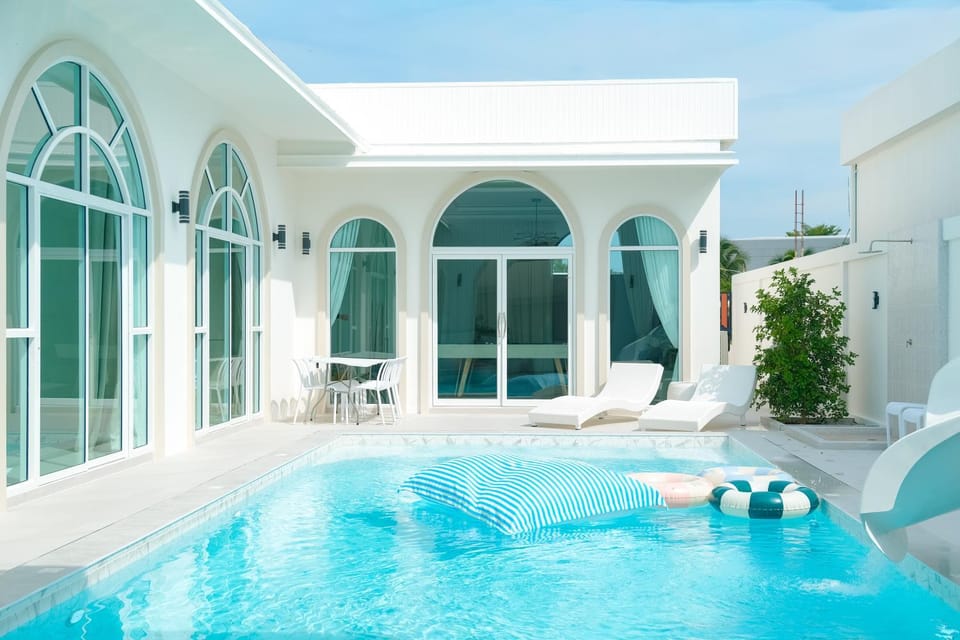 Pool view, Swimming pool, sunbed