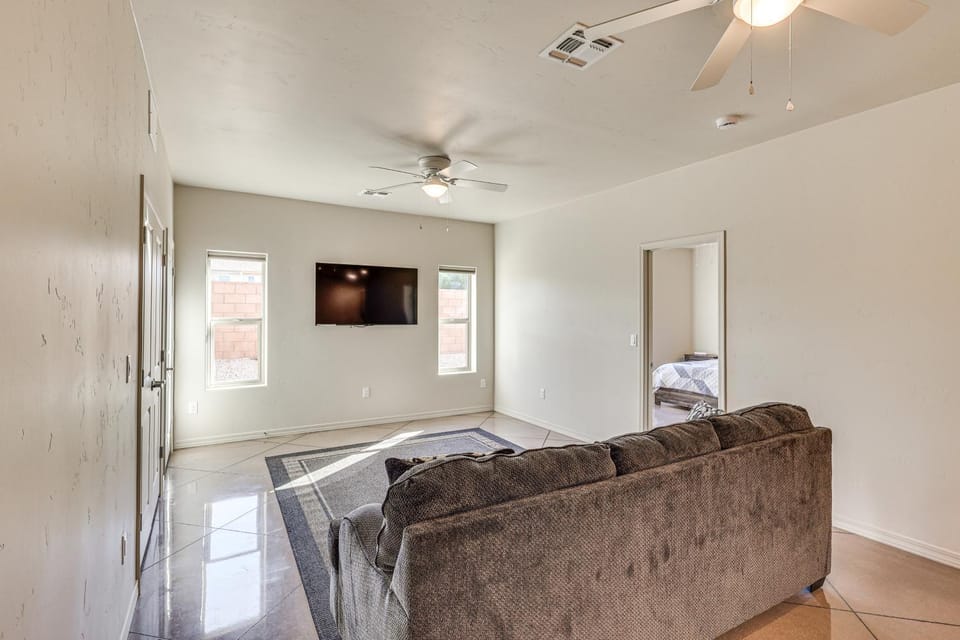 Hike & Explore: Apt 3 Mi to Lake Havasu & Dtwn! Apartment in Lake Havasu City
