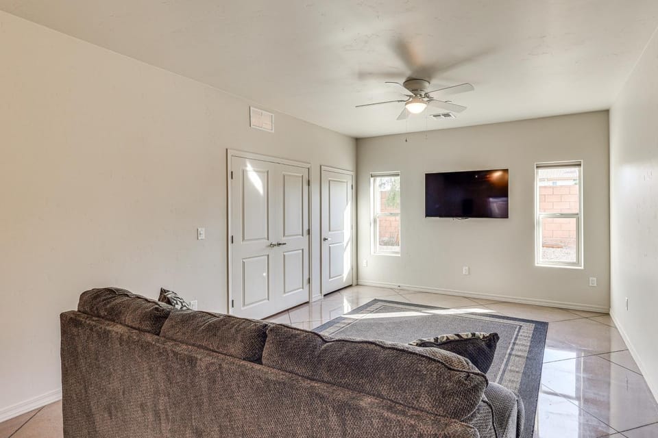 Hike & Explore: Apt 3 Mi to Lake Havasu & Dtwn! Apartment in Lake Havasu City