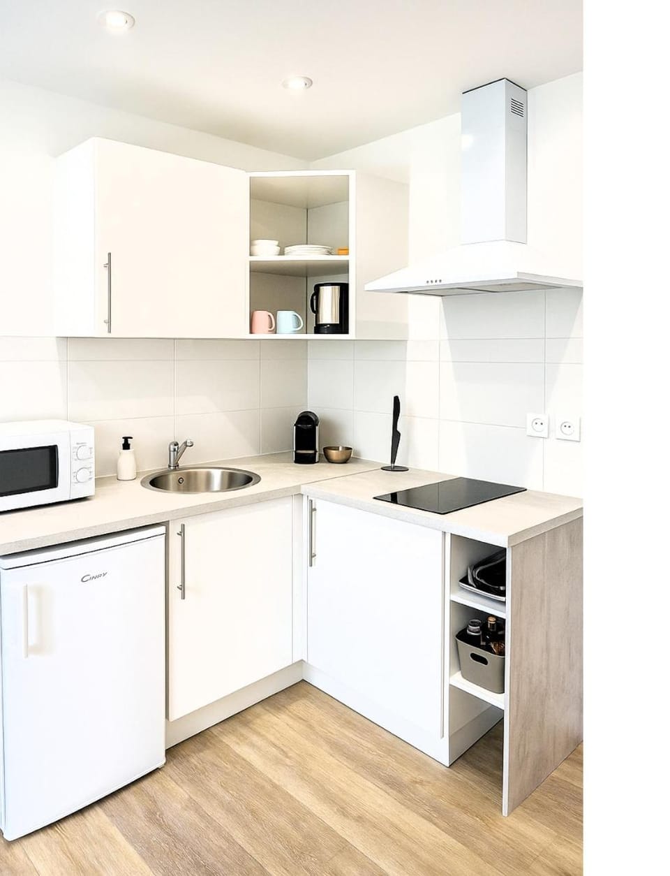 Coffee/tea facilities, Kitchen or kitchenette, microwave, stove