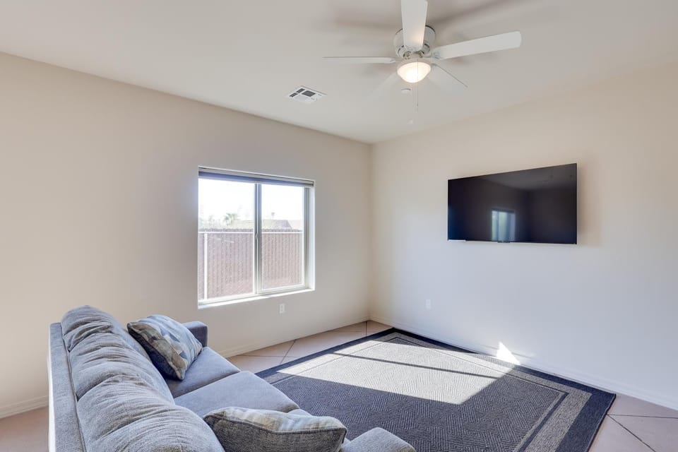 Golf, Hike & Boat! Bright Lake Havasu City Apt Apartment in Lake Havasu City