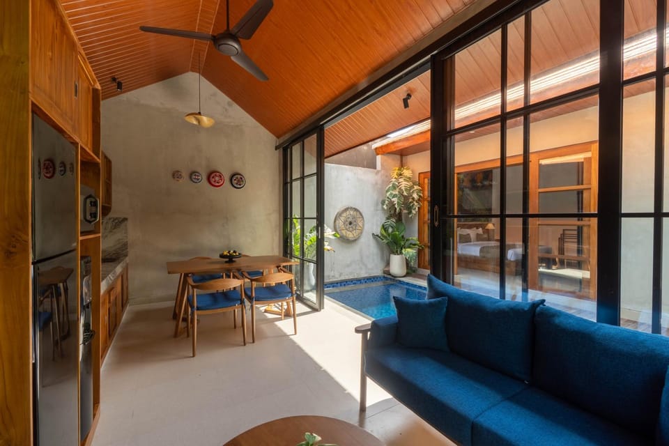 Living room, Seating area, Dining area