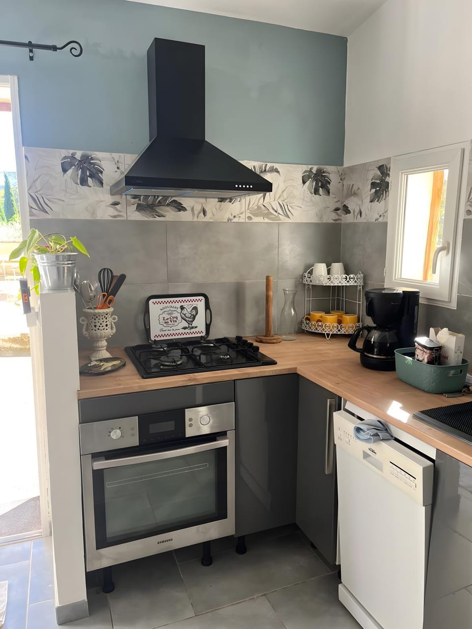 Kitchen or kitchenette, Living room