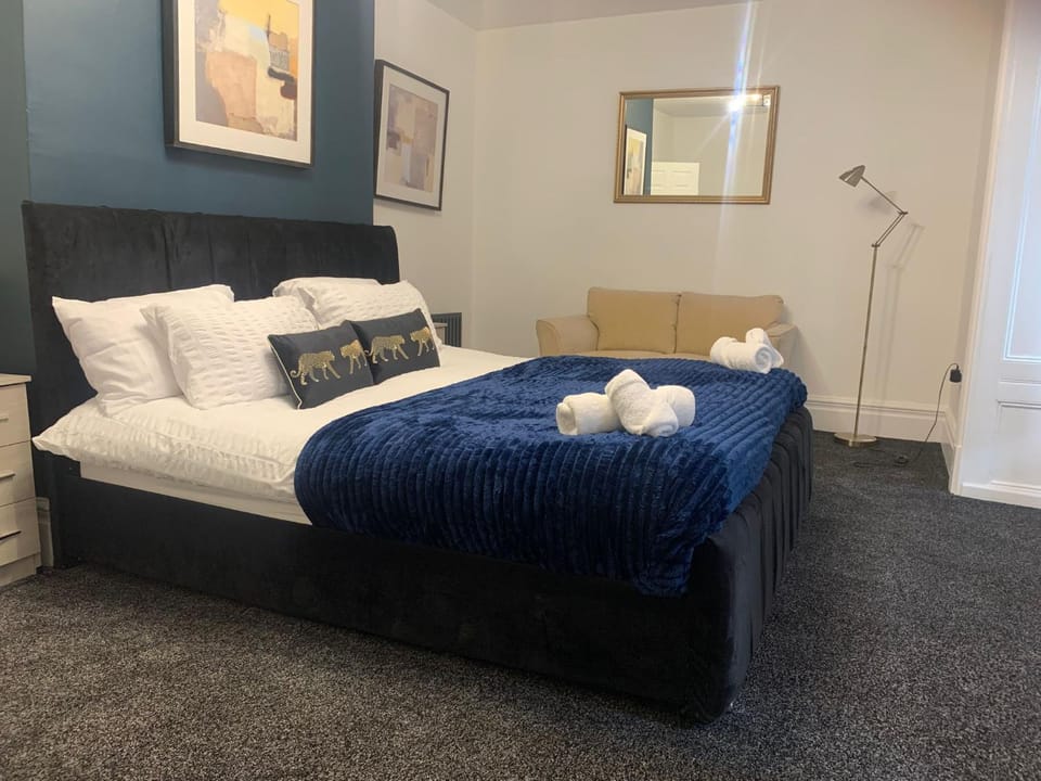 A&A Luxury Stay Tunstall - Grand 5-Bed Residence Apartment in Sunderland