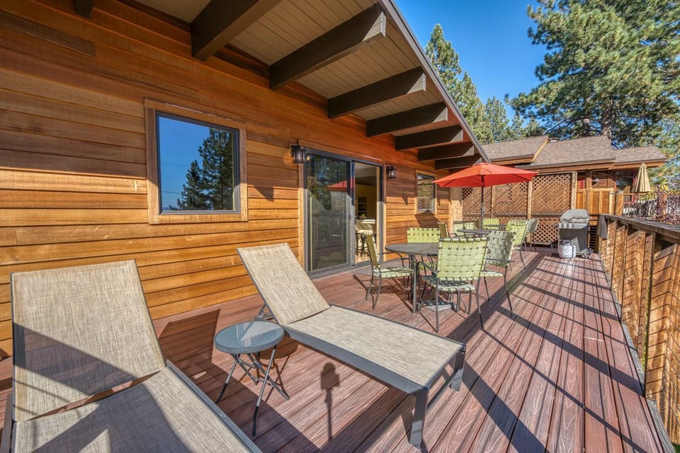 Peaceful Forest Retreat Near Lake and Town House in Dollar Point