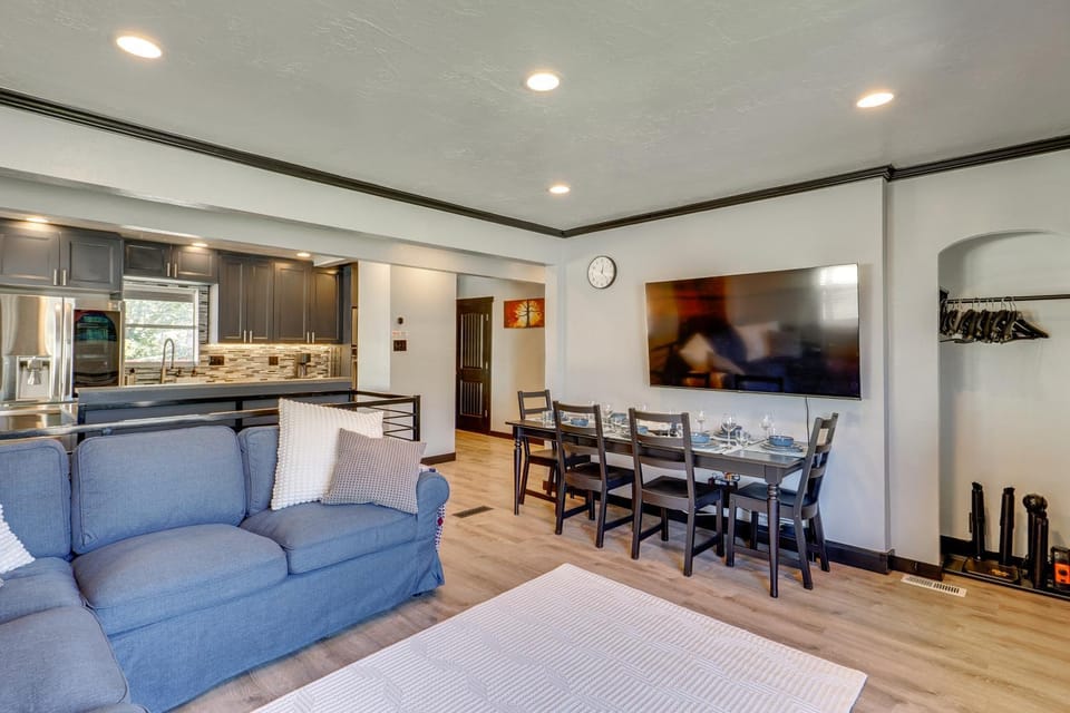 Great Outdoor Space! Family Home in SLC Suburbs House in Midvale