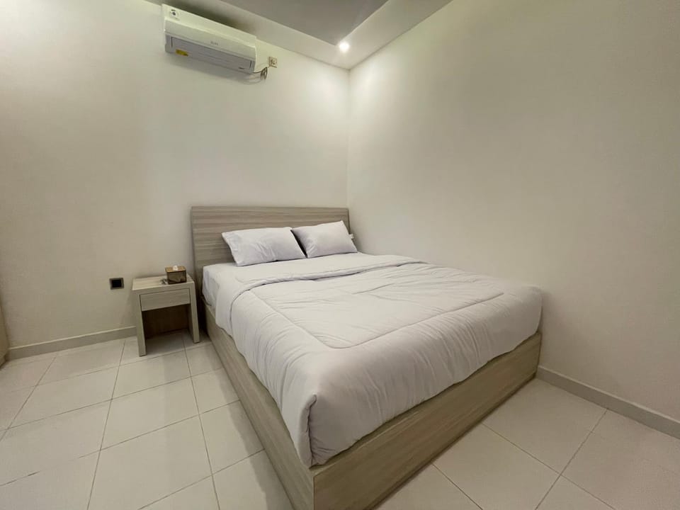 Bed, Photo of the whole room, Bedroom, air conditioner