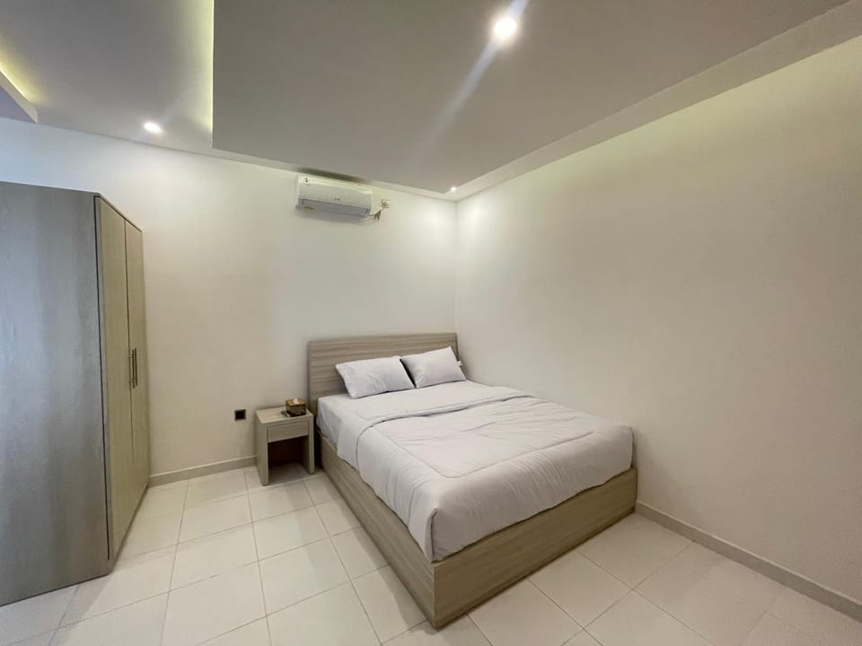 Bed, Photo of the whole room, Bedroom, air conditioner