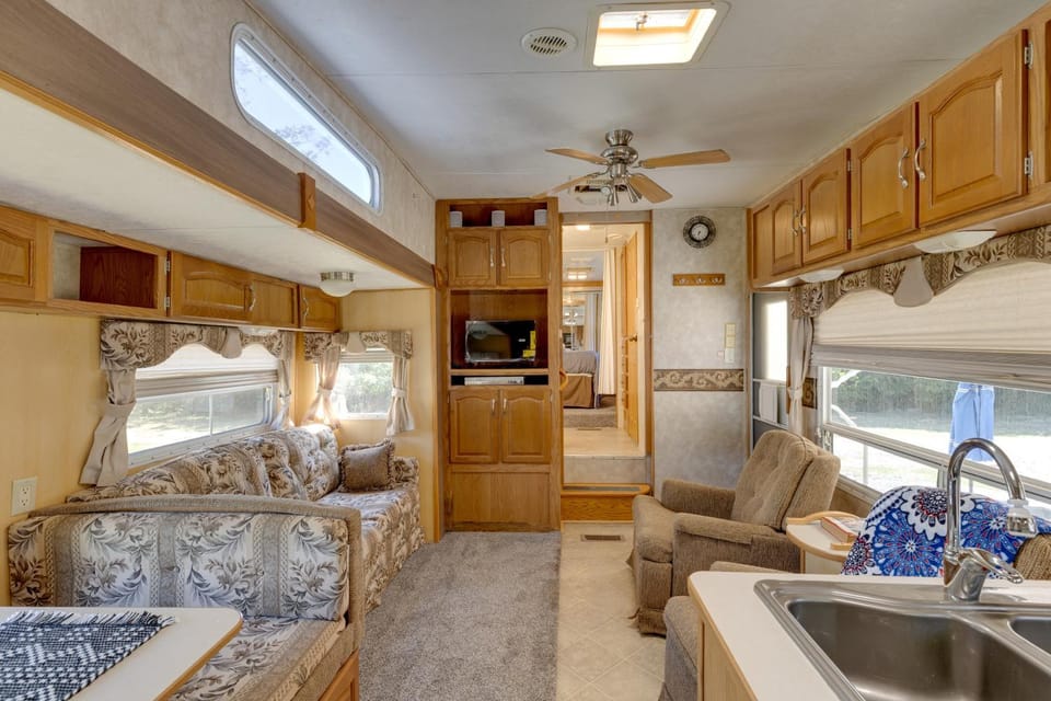 2 Mi to Lake Guntersville: Peaceful Camper Home Apartment in Alabama
