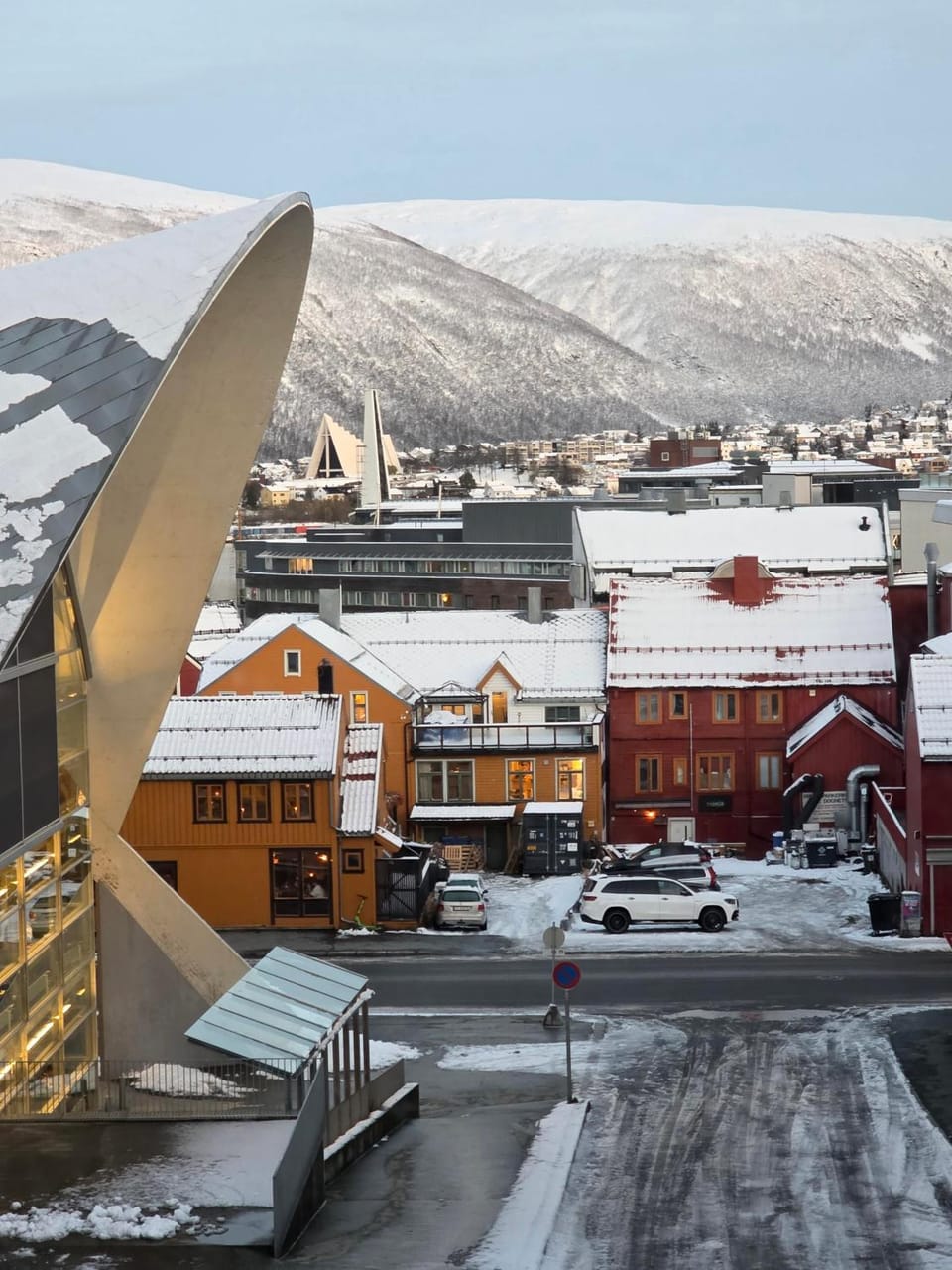 Nearby landmark, Neighbourhood, Natural landscape, Mountain view, Street view