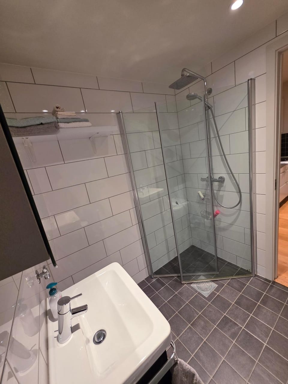Shower, Bathroom, towels