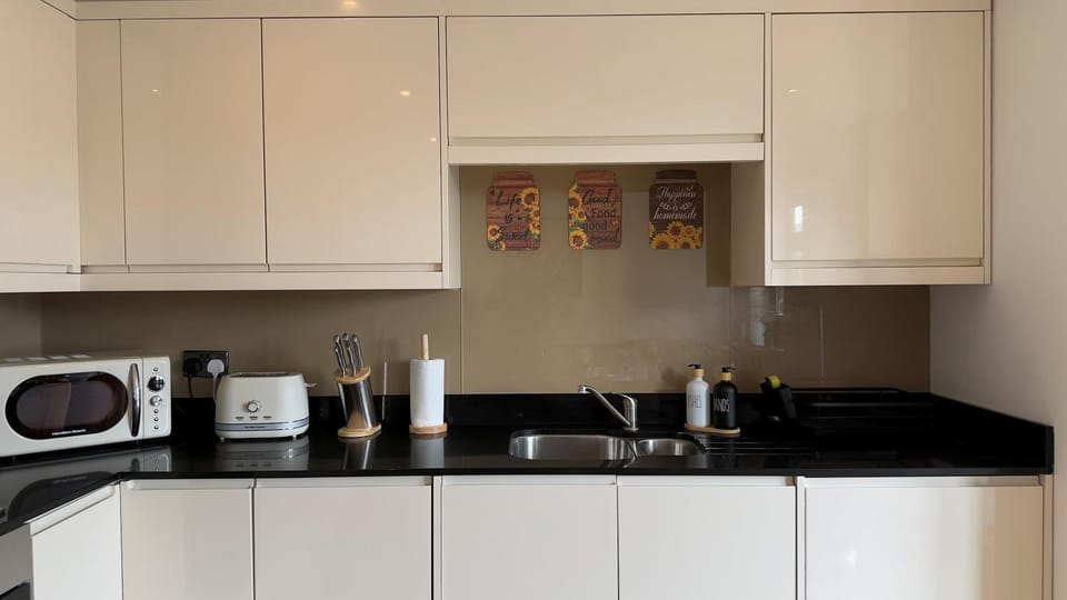Coffee/tea facilities, Kitchen or kitchenette, microwave, toaster