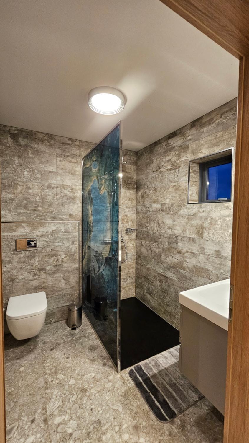 Shower, Toilet, Bathroom