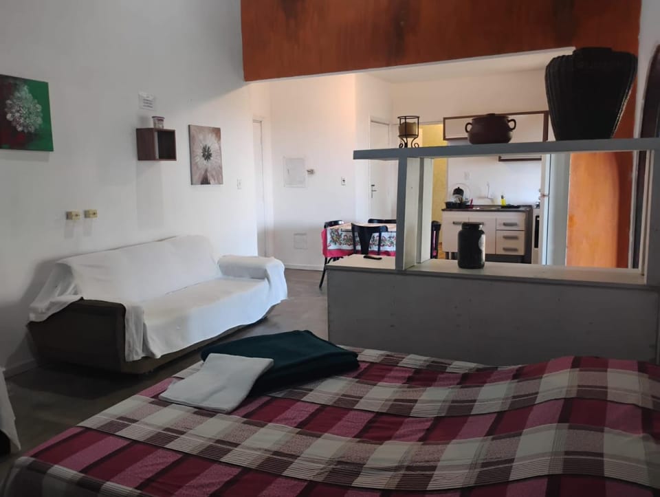 Bed, Kitchen or kitchenette, Photo of the whole room, Bedroom, pet friendly, stove, towels
