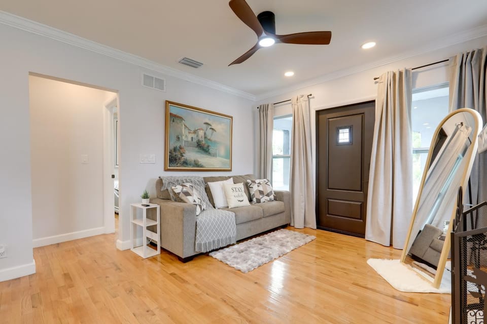 Bright & Modern Home, 3 Mi to Dtwn West Palm Beach House in West Palm Beach