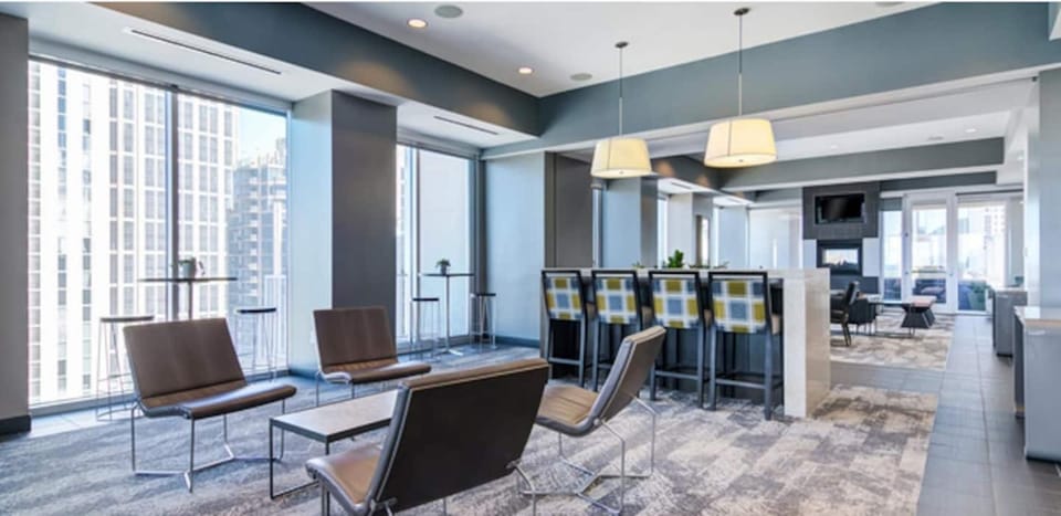 Modern Midtown Retreat Views Rooftop Pool Apartment in Atlanta