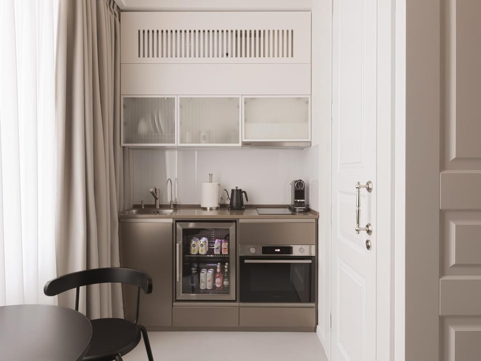 Coffee/tea facilities, Kitchen or kitchenette, minibar, oven, pet friendly, stove