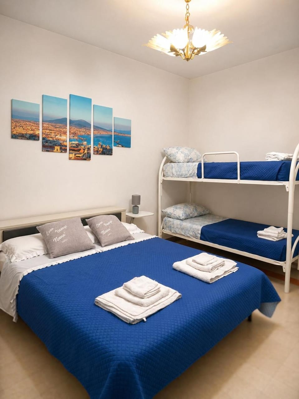 Bed, Photo of the whole room, Bedroom, bunk bed, towels