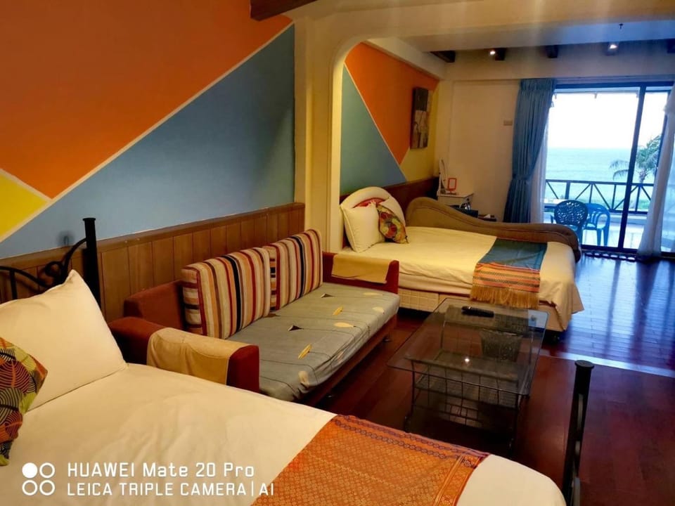 Living room, Photo of the whole room