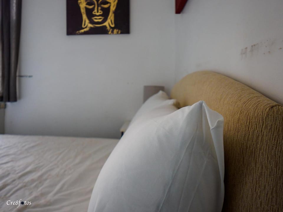 En-suite 1 Woodhouse, private bath, 2 kitchen Bed and Breakfast in Stoke-on-Trent