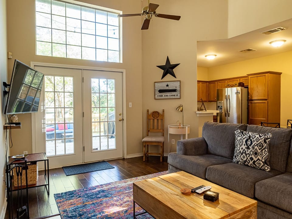 Walk to SOCO - South 1st Launch Pad! House in Zilker