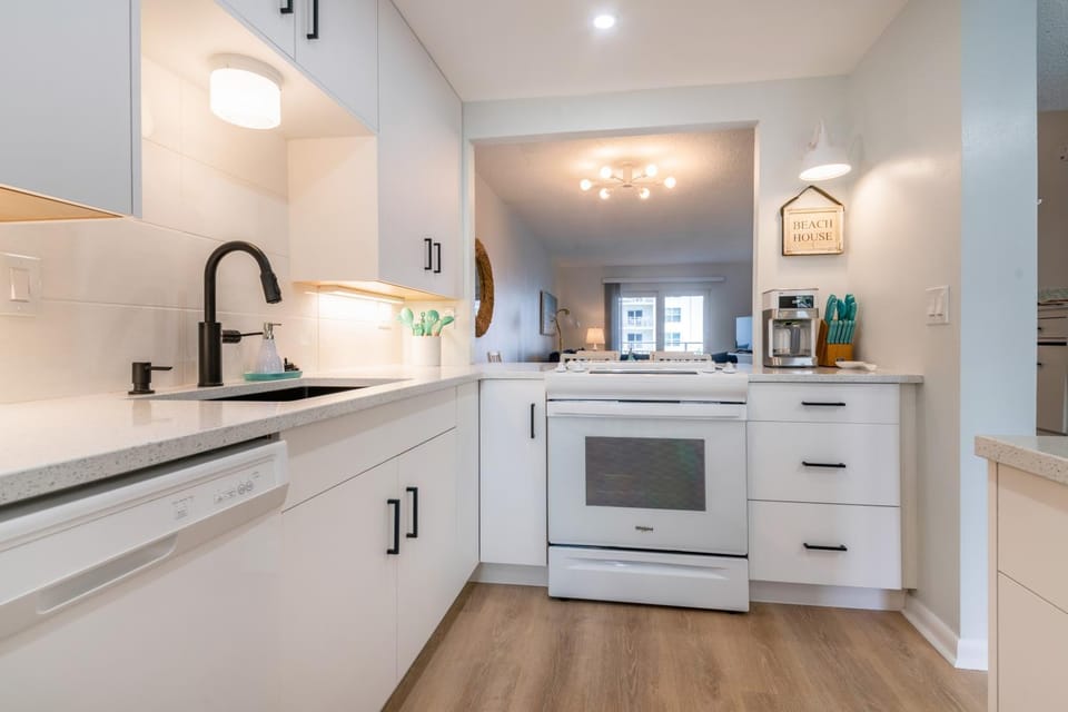 Soft Sand Sanctuary Apartment in Edgewater