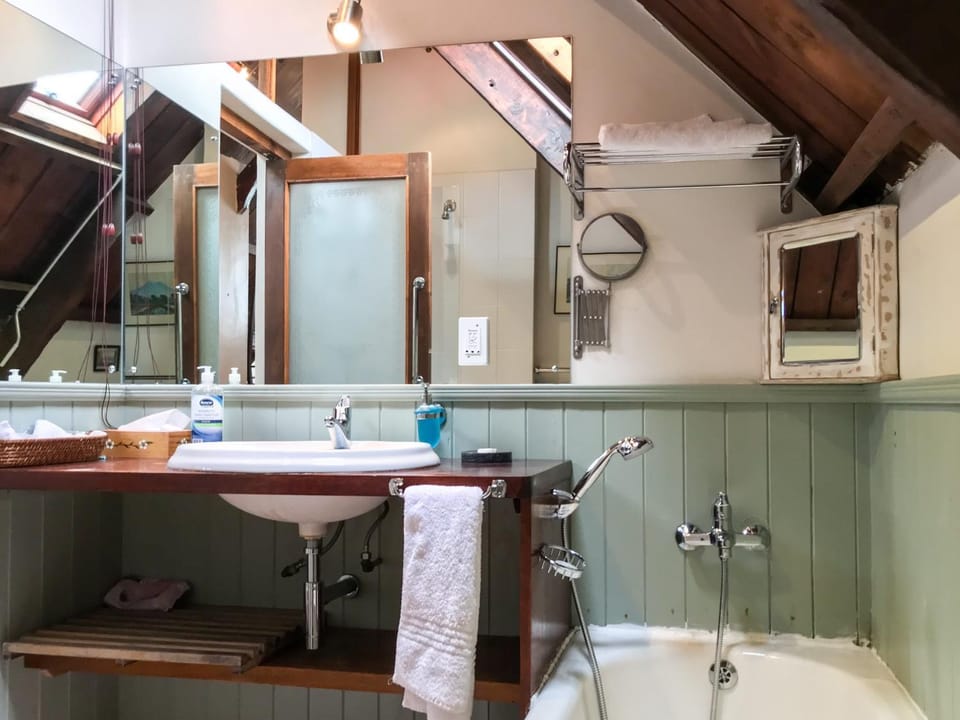 Bathroom, Photo of the whole room