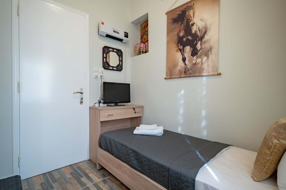 Attiki Haven - 4BR Stay - Steps from Metro by ΜΡS Apartment in Athens