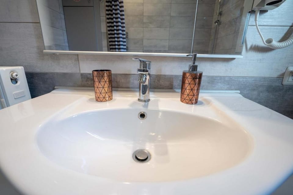 Attiki Haven - 4BR Stay - Steps from Metro by ΜΡS Apartment in Athens