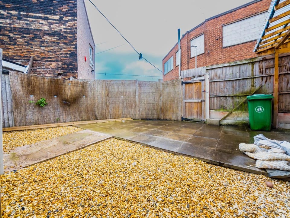 En-suite 3 Woodhouse, private bath, 2 kitchen Bed and Breakfast in Stoke-on-Trent