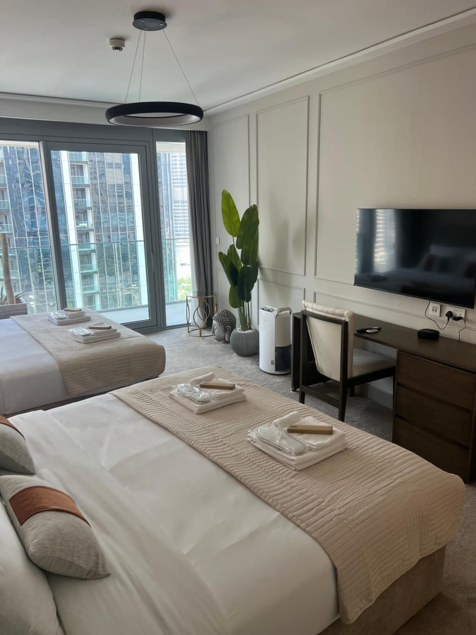 Bed, TV and multimedia, Bedroom