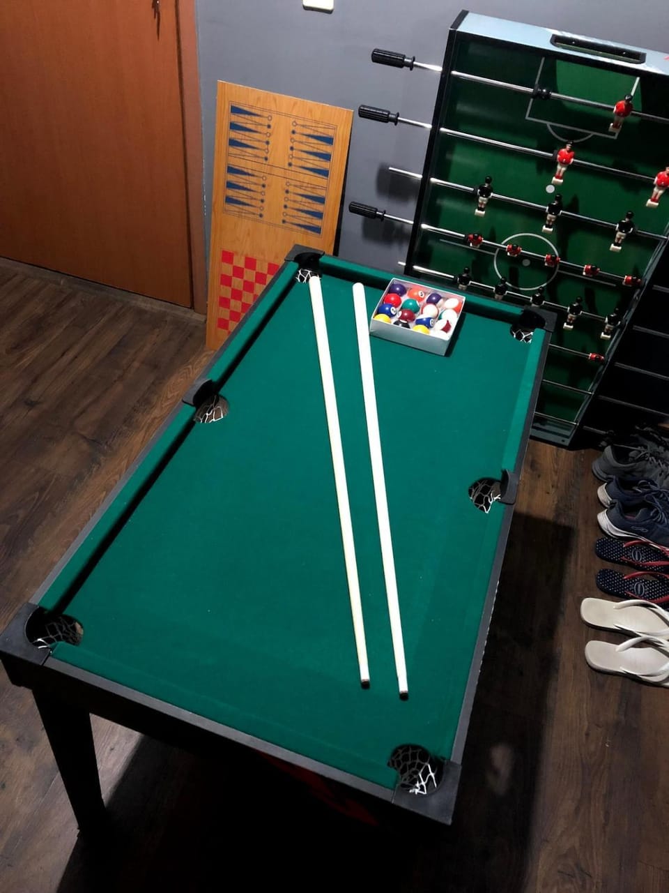 Billiard, Game Room