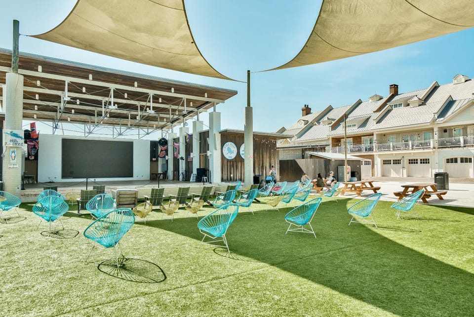 Communal lounge/ TV room, Neighbourhood, Area and facilities
