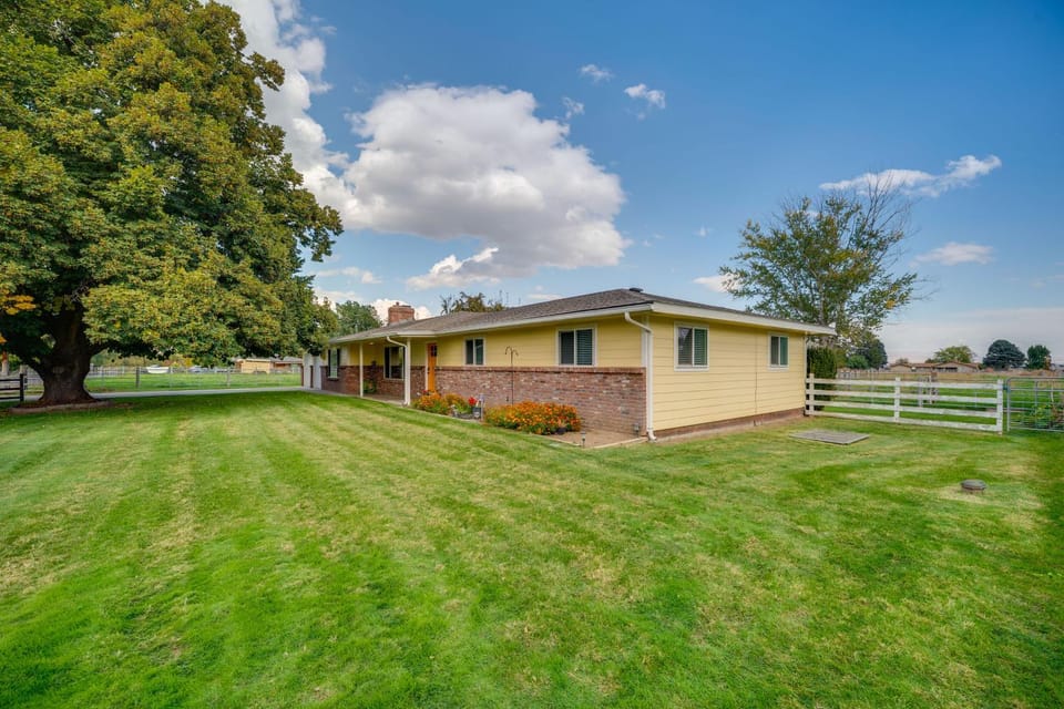 Yakima Wine Country Haven: Near Hiking & Fishing! House in Washington
