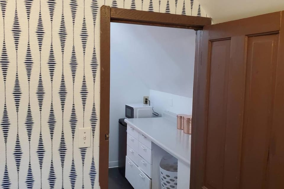 microwave, minibar