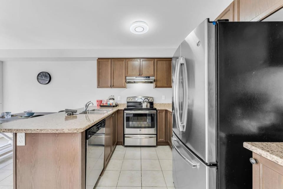 Cozy Home in Niagara 10 mins from Falls and Brock House in Saint Catharines