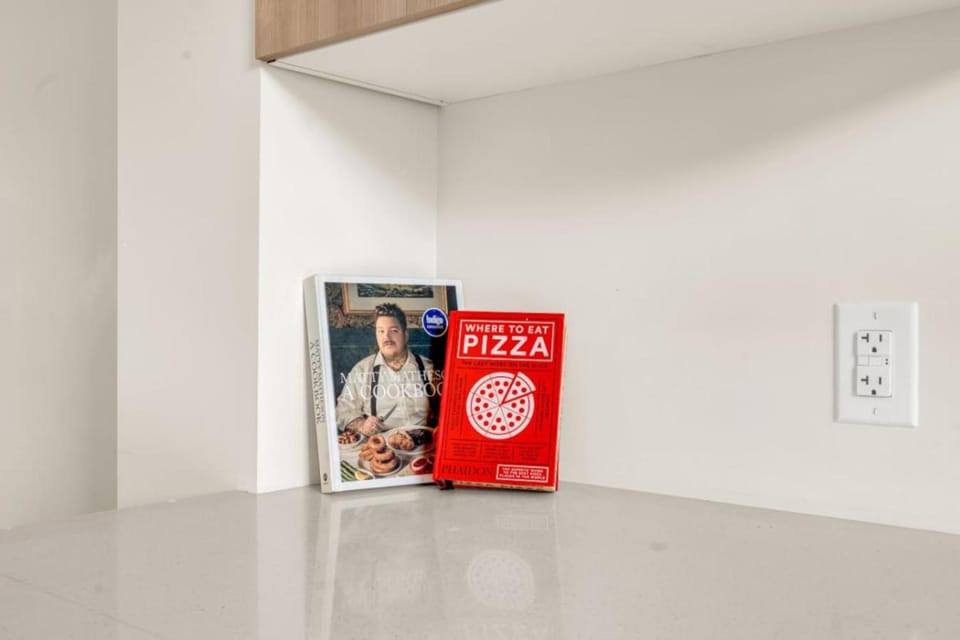 Stylish Niagara Falls Getaway with Rooftop City Views House in Niagara Falls