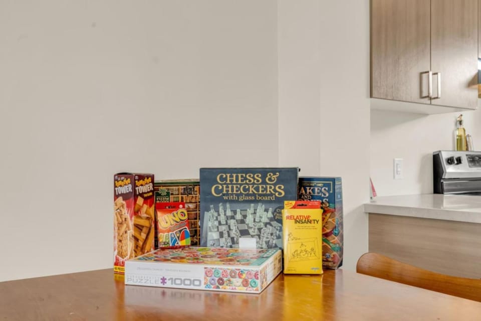 Stylish Niagara Falls Getaway with Rooftop City Views House in Niagara Falls