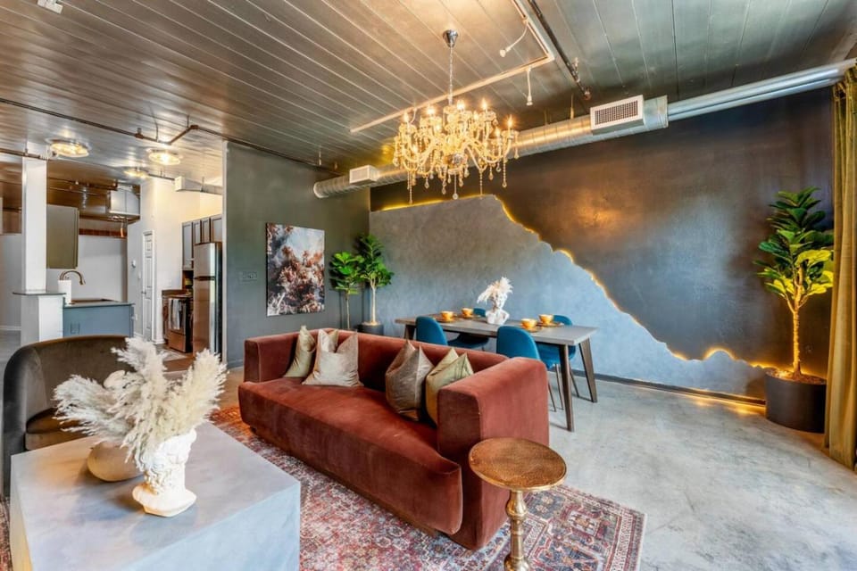 Historic Loft At Mercedes-Benz King Bed FreeParking Apartment in Atlanta