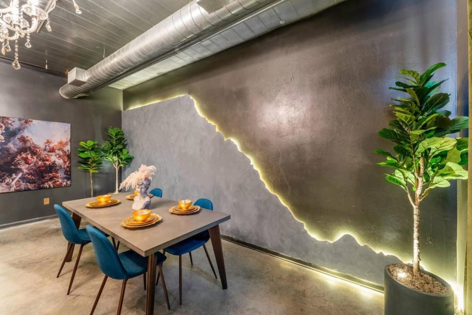 Historic Loft At Mercedes-Benz King Bed FreeParking Apartment in Atlanta